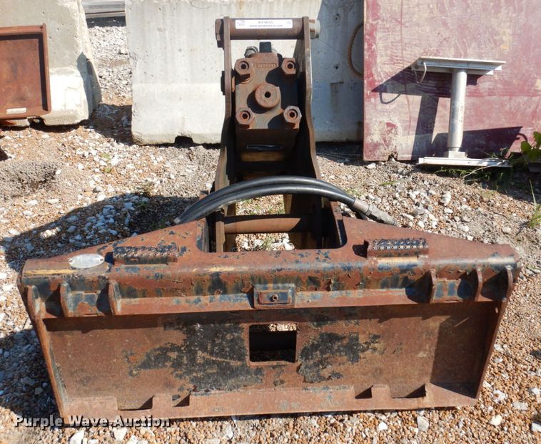 image for item KF9695 John Deere HB100  skid steer breaker