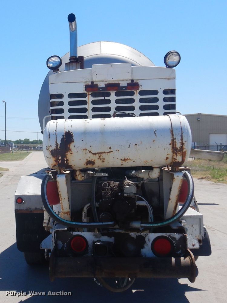 image for item KI9362 1986 Oshkosh  ready mix truck