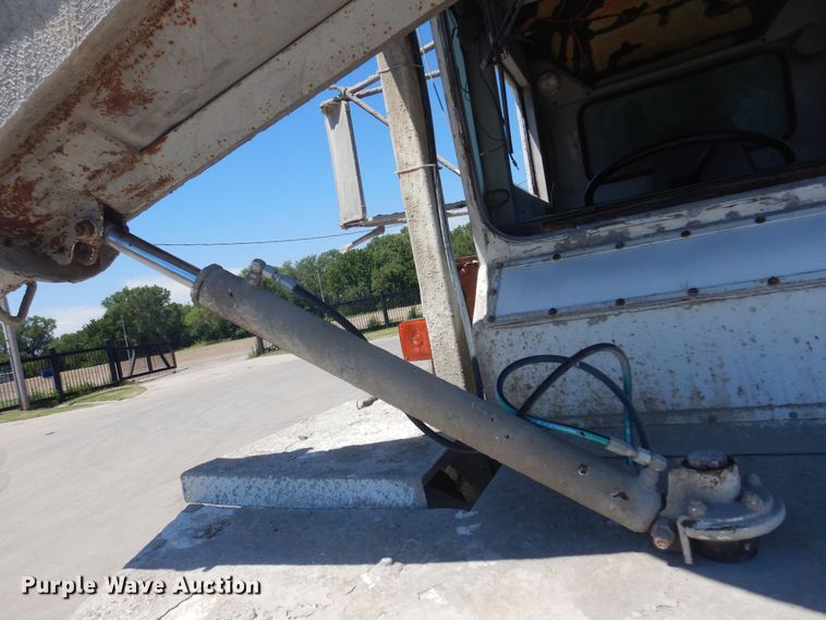 image for item KI9362 1986 Oshkosh  ready mix truck