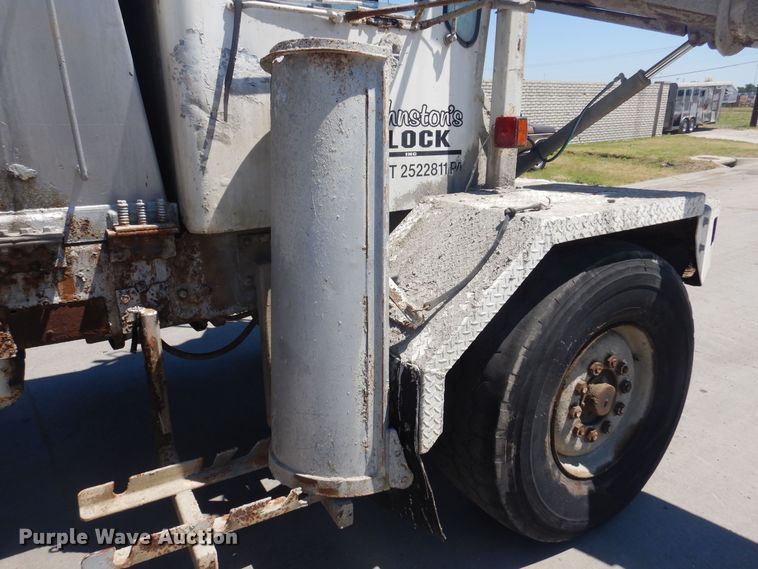 image for item KI9362 1986 Oshkosh  ready mix truck