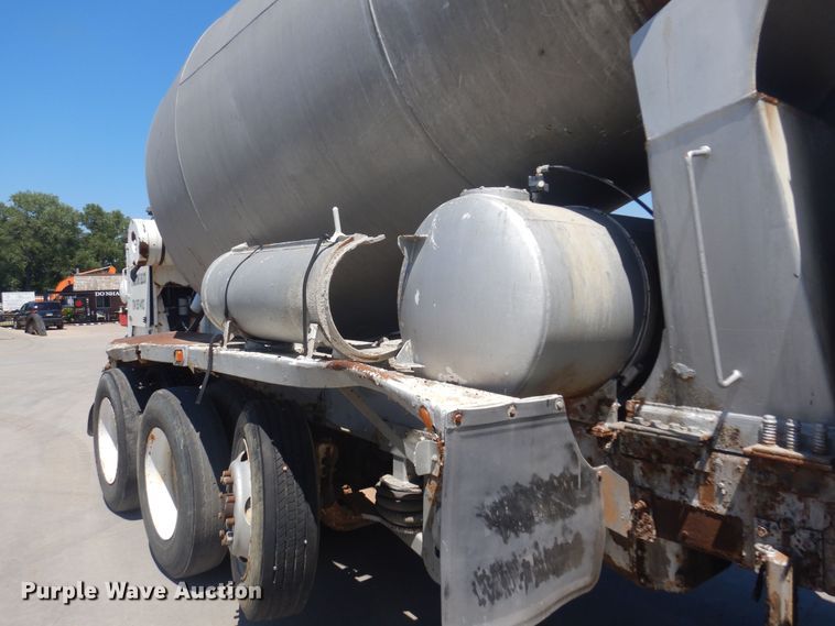 image for item KI9362 1986 Oshkosh  ready mix truck