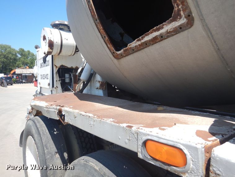 image for item KI9362 1986 Oshkosh  ready mix truck