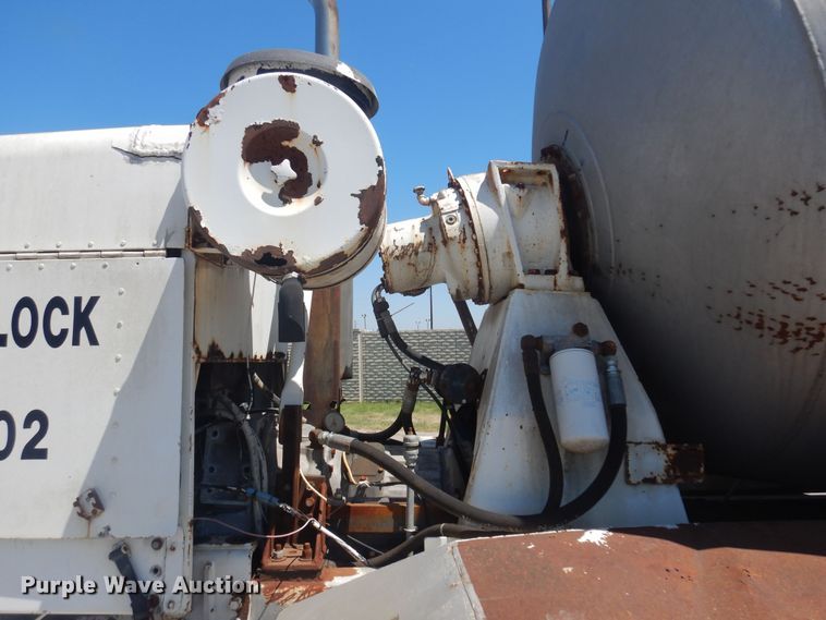 image for item KI9362 1986 Oshkosh  ready mix truck