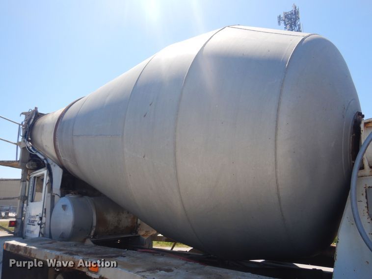 image for item KI9362 1986 Oshkosh  ready mix truck