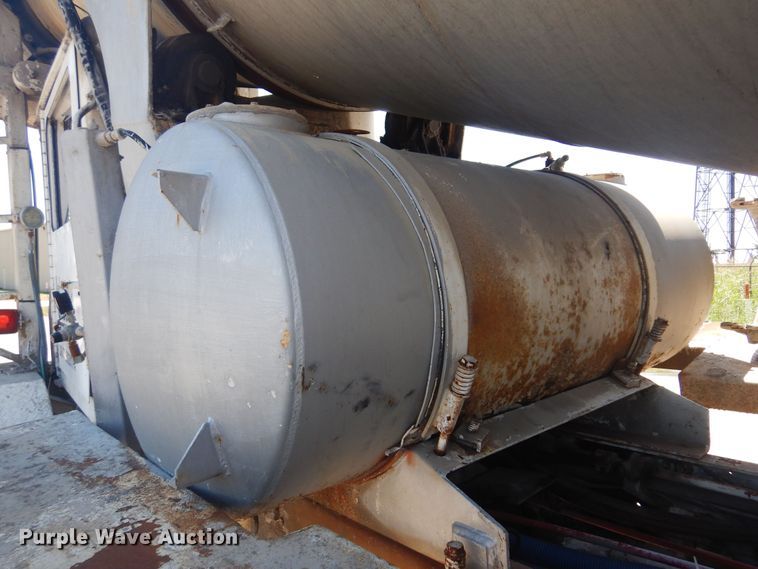 image for item KI9362 1986 Oshkosh  ready mix truck