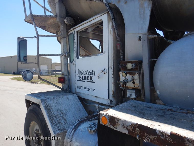 image for item KI9362 1986 Oshkosh  ready mix truck