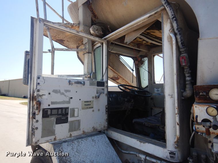 image for item KI9362 1986 Oshkosh  ready mix truck