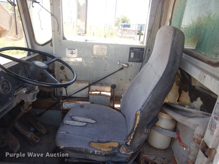 image for item KI9362 1986 Oshkosh  ready mix truck