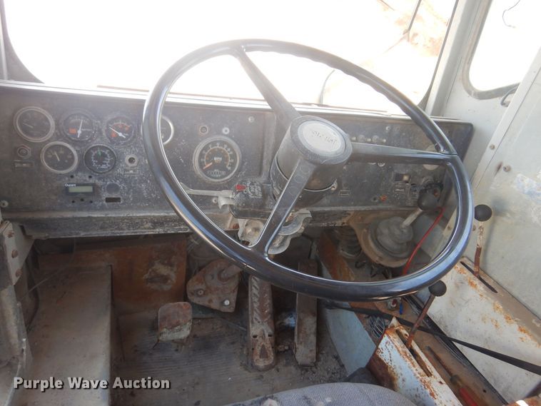 image for item KI9362 1986 Oshkosh  ready mix truck