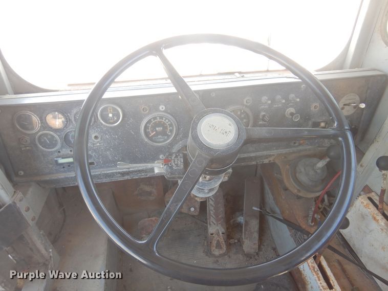 image for item KI9362 1986 Oshkosh  ready mix truck