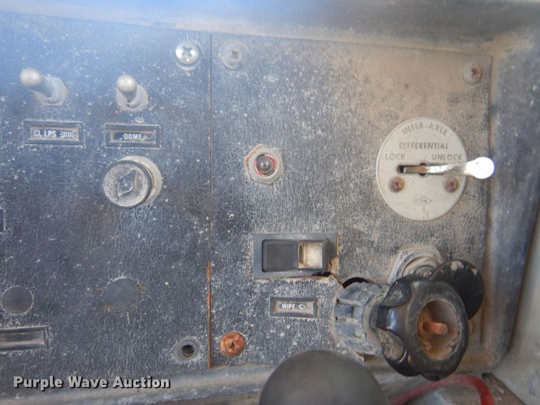 image for item KI9362 1986 Oshkosh  ready mix truck