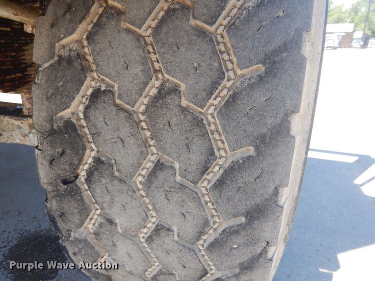 image for item KI9362 1986 Oshkosh  ready mix truck