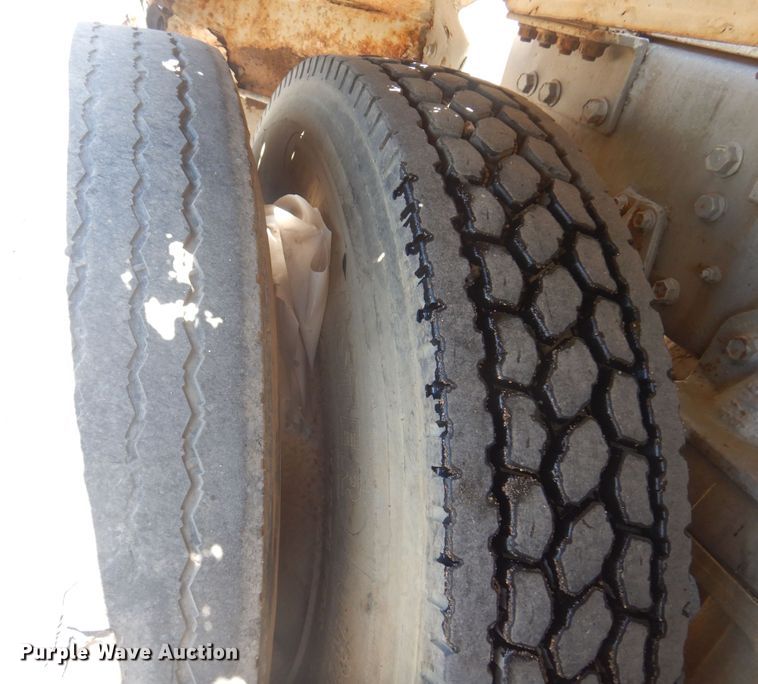 image for item KI9362 1986 Oshkosh  ready mix truck