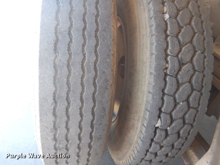 image for item KI9362 1986 Oshkosh  ready mix truck