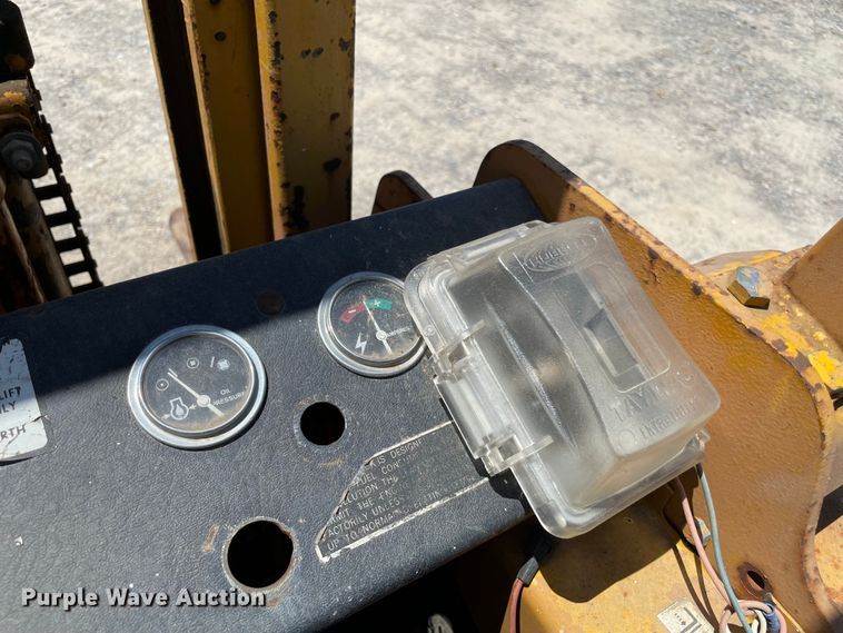 image for item KJ9752 Allis-Chalmers ACC600PS  forklift