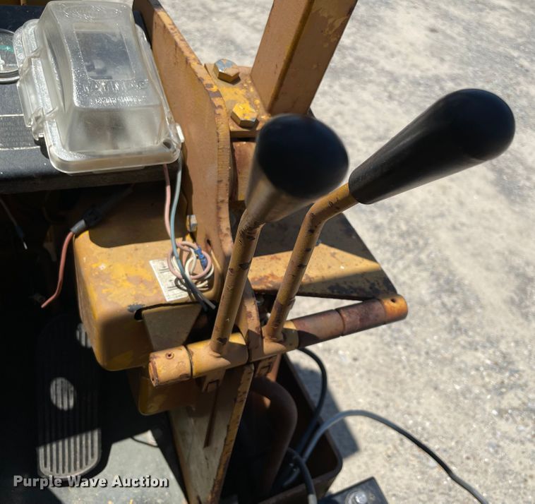 image for item KJ9752 Allis-Chalmers ACC600PS  forklift