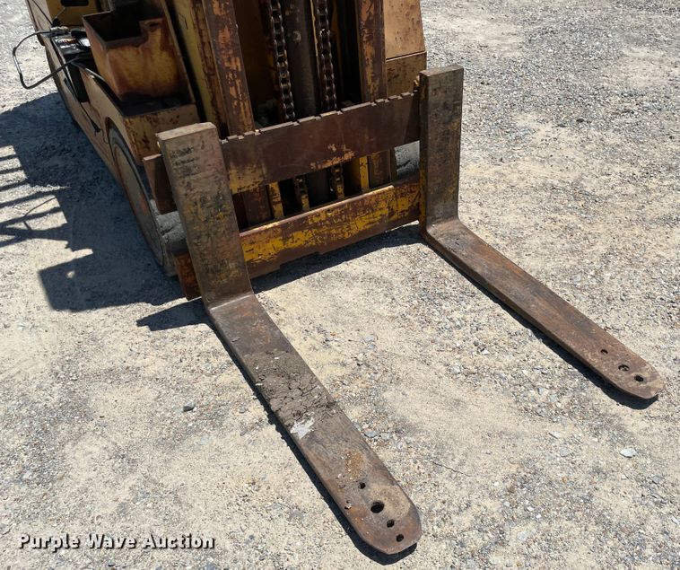 image for item KJ9752 Allis-Chalmers ACC600PS  forklift