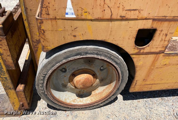 image for item KJ9752 Allis-Chalmers ACC600PS  forklift