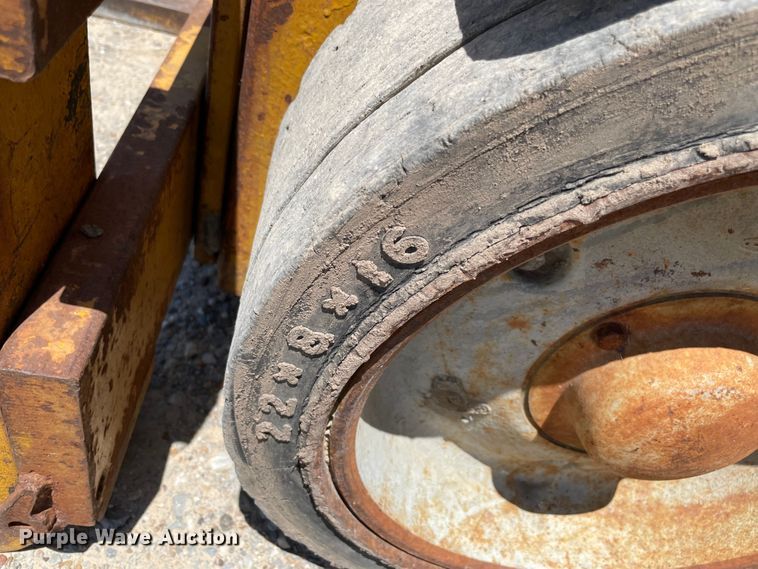 image for item KJ9752 Allis-Chalmers ACC600PS  forklift