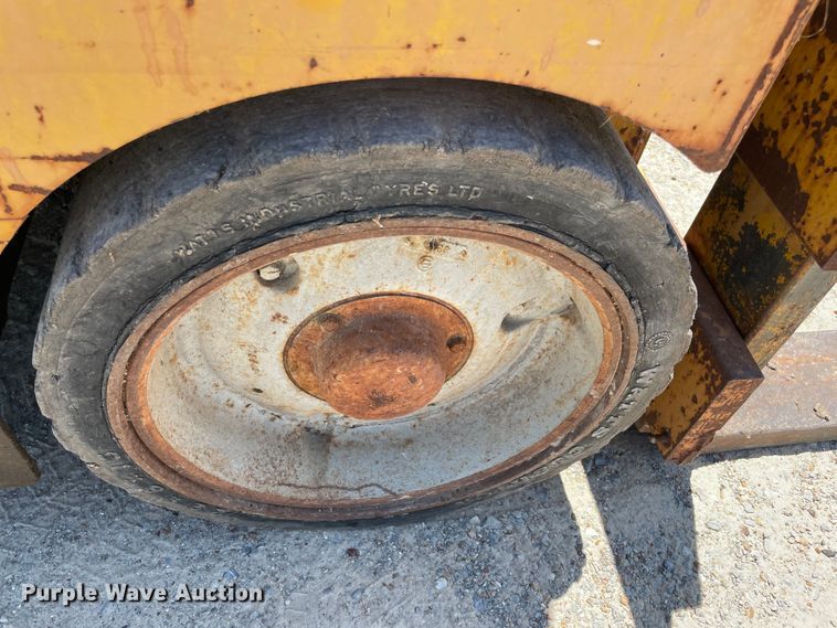 image for item KJ9752 Allis-Chalmers ACC600PS  forklift