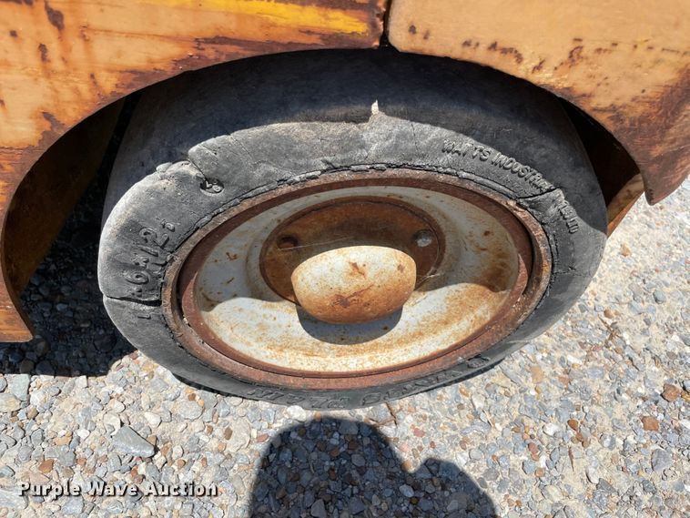 image for item KJ9752 Allis-Chalmers ACC600PS  forklift