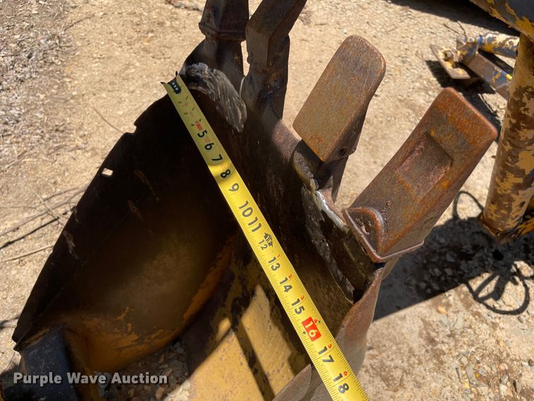 image for item KJ9782 Ford 4000  backhoe