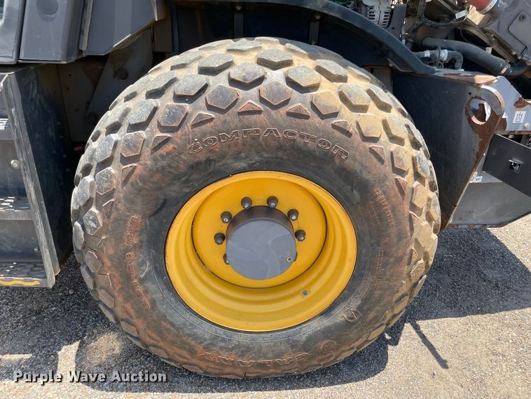 image for item KJ9791 Volvo SD115  single drum vibratory roller