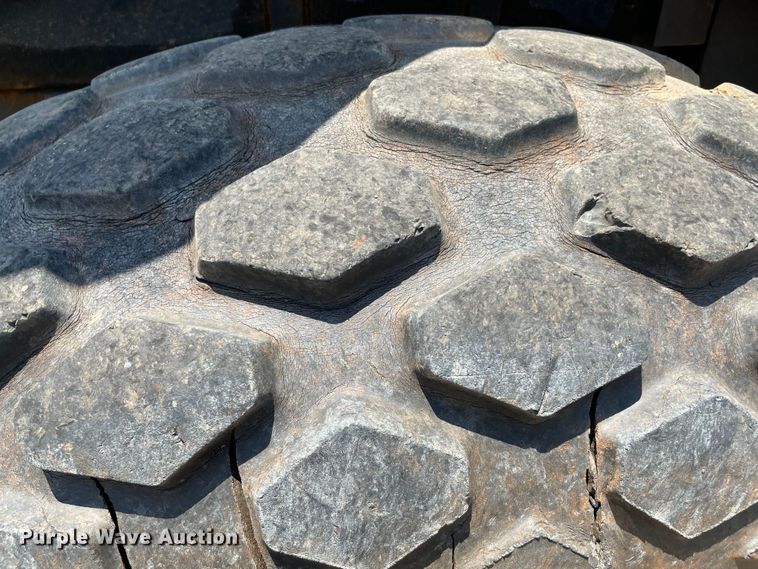 image for item KJ9791 Volvo SD115  single drum vibratory roller