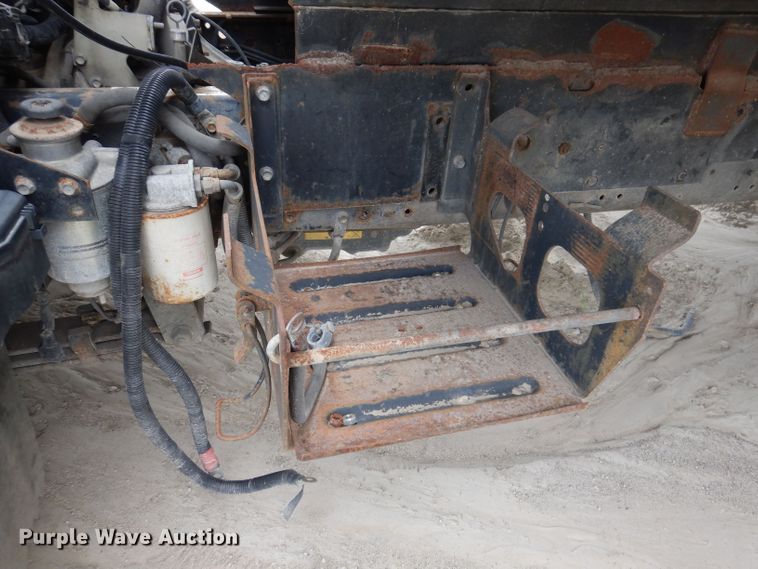 image for item KN9813 2006 Isuzu NPR  dump truck