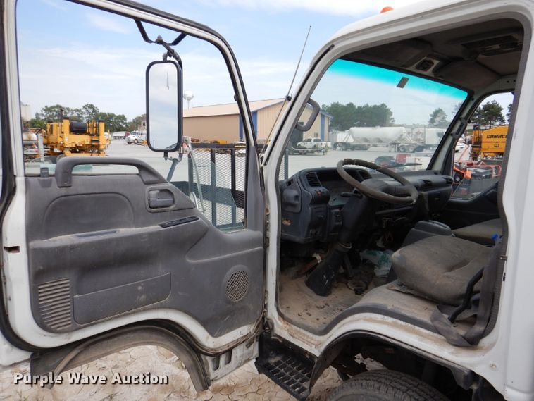 image for item KN9813 2006 Isuzu NPR  dump truck