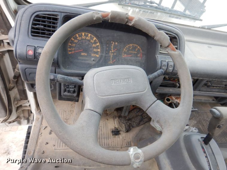 image for item KN9813 2006 Isuzu NPR  dump truck