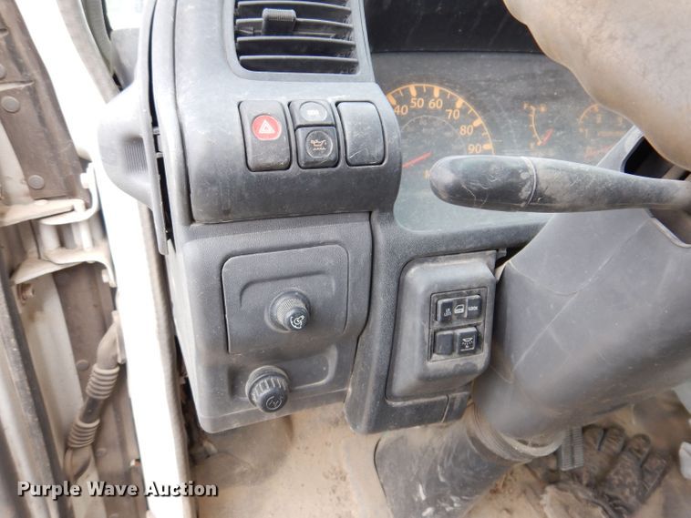 image for item KN9813 2006 Isuzu NPR  dump truck