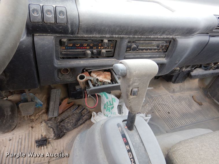 image for item KN9813 2006 Isuzu NPR  dump truck