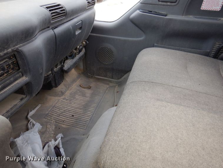 image for item KN9813 2006 Isuzu NPR  dump truck