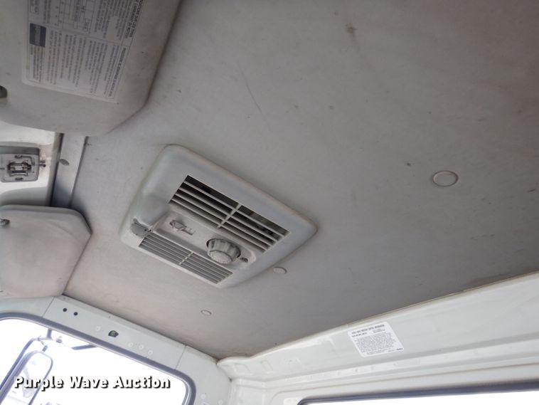 image for item KN9813 2006 Isuzu NPR  dump truck