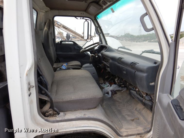 image for item KN9813 2006 Isuzu NPR  dump truck