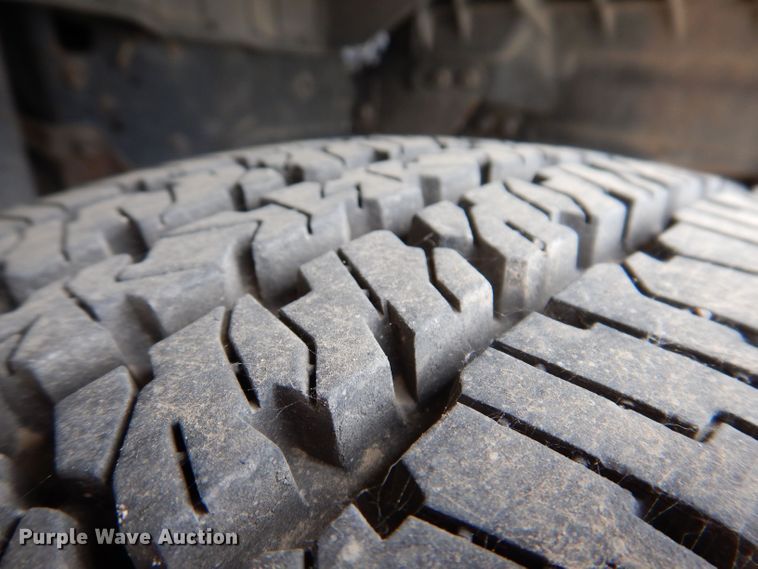 image for item KN9813 2006 Isuzu NPR  dump truck