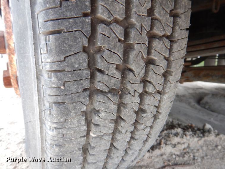 image for item KN9813 2006 Isuzu NPR  dump truck