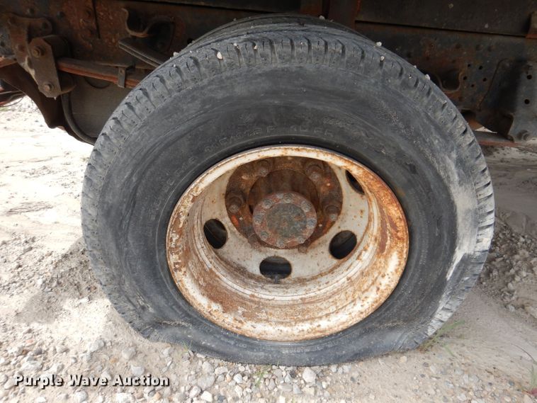 image for item KN9813 2006 Isuzu NPR  dump truck