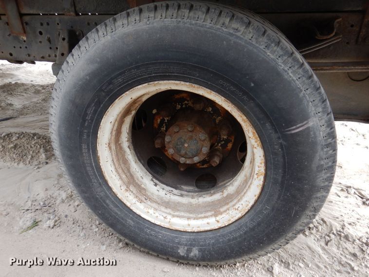 image for item KN9813 2006 Isuzu NPR  dump truck