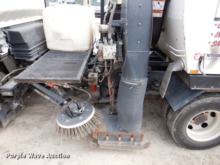 image for item KN9814 2016 Isuzu NPR  street sweeper truck