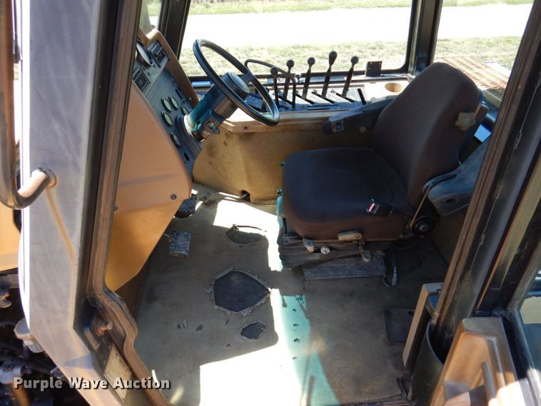 image for item KR9155 1994 Caterpillar Challenger 85C  tractor