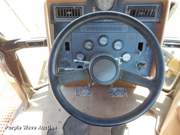 image for item KR9155 1994 Caterpillar Challenger 85C  tractor