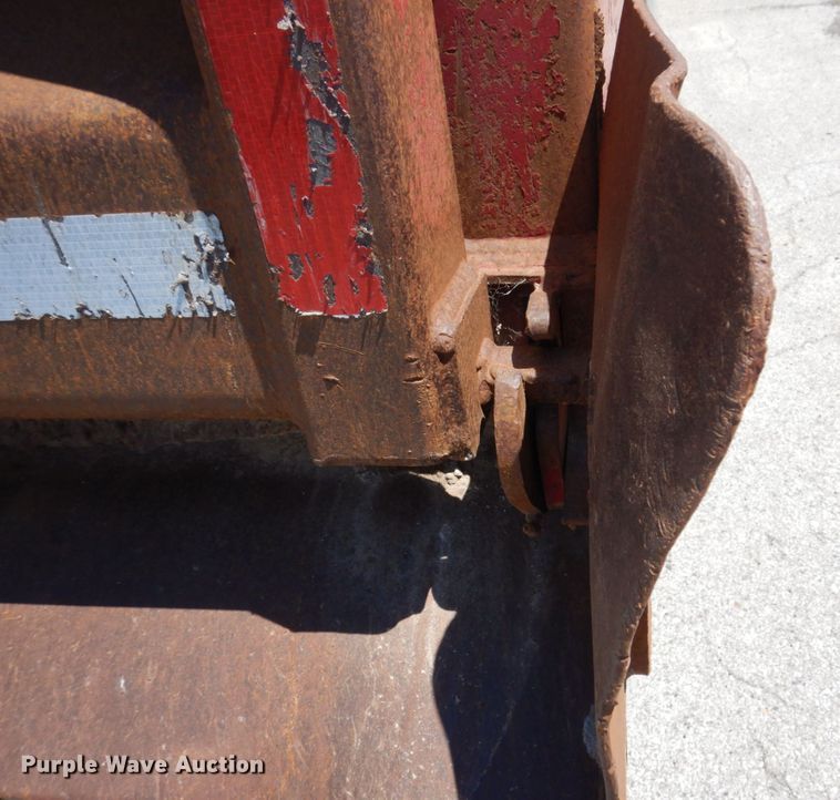 image for item KR9166 2003 Kenworth T300  dump truck