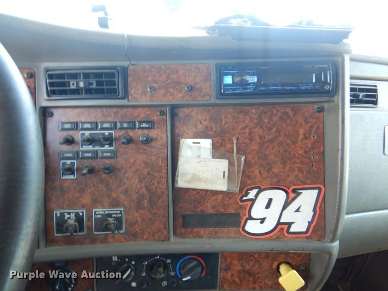 image for item KR9166 2003 Kenworth T300  dump truck