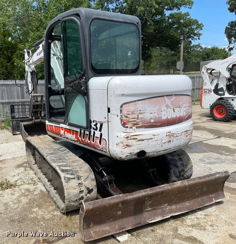 image for item LF9138 2007 Bobcat 337G  mini excavator