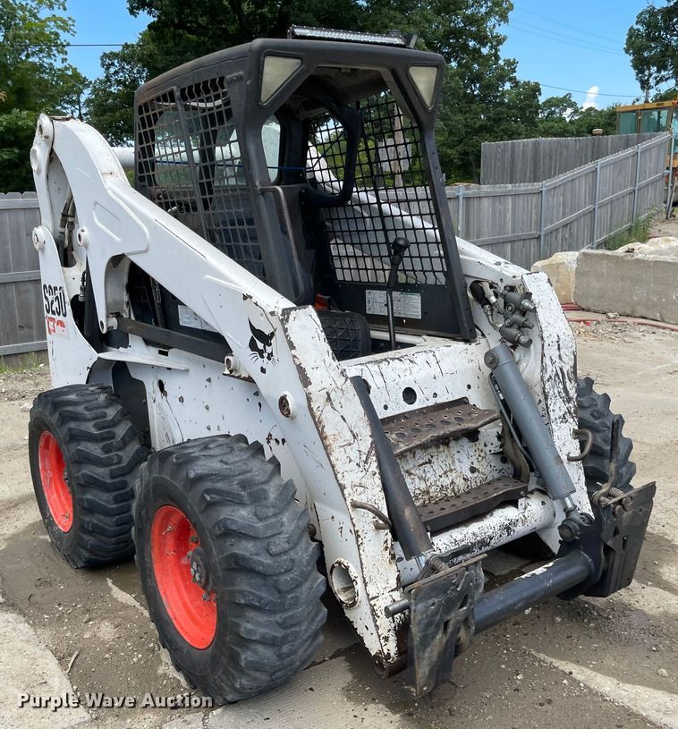 image for item LF9139 2007 Bobcat S250  skid steer loader
