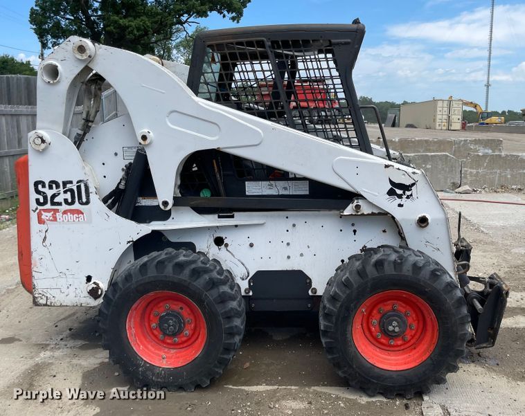 image for item LF9139 2007 Bobcat S250  skid steer loader