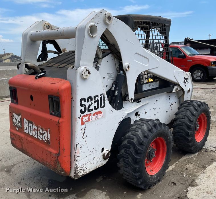 image for item LF9139 2007 Bobcat S250  skid steer loader