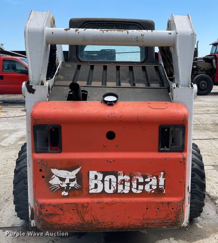image for item LF9139 2007 Bobcat S250  skid steer loader